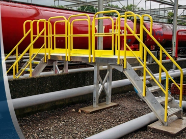 Steel crossover bridge structure over piping